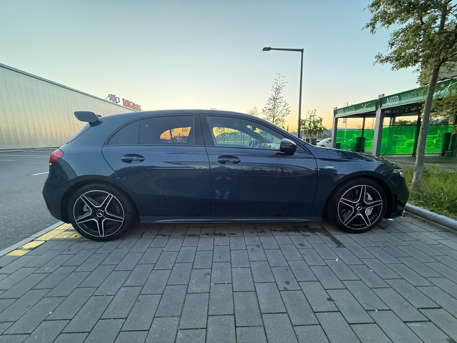 MERCEDES-BENZ A 35 AMG 4matic Speedshift-image-4