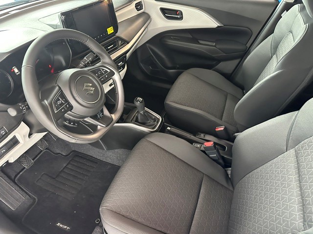 SUZUKI Swift 1.2 Sakura Top Hybrid 4x4-image-5