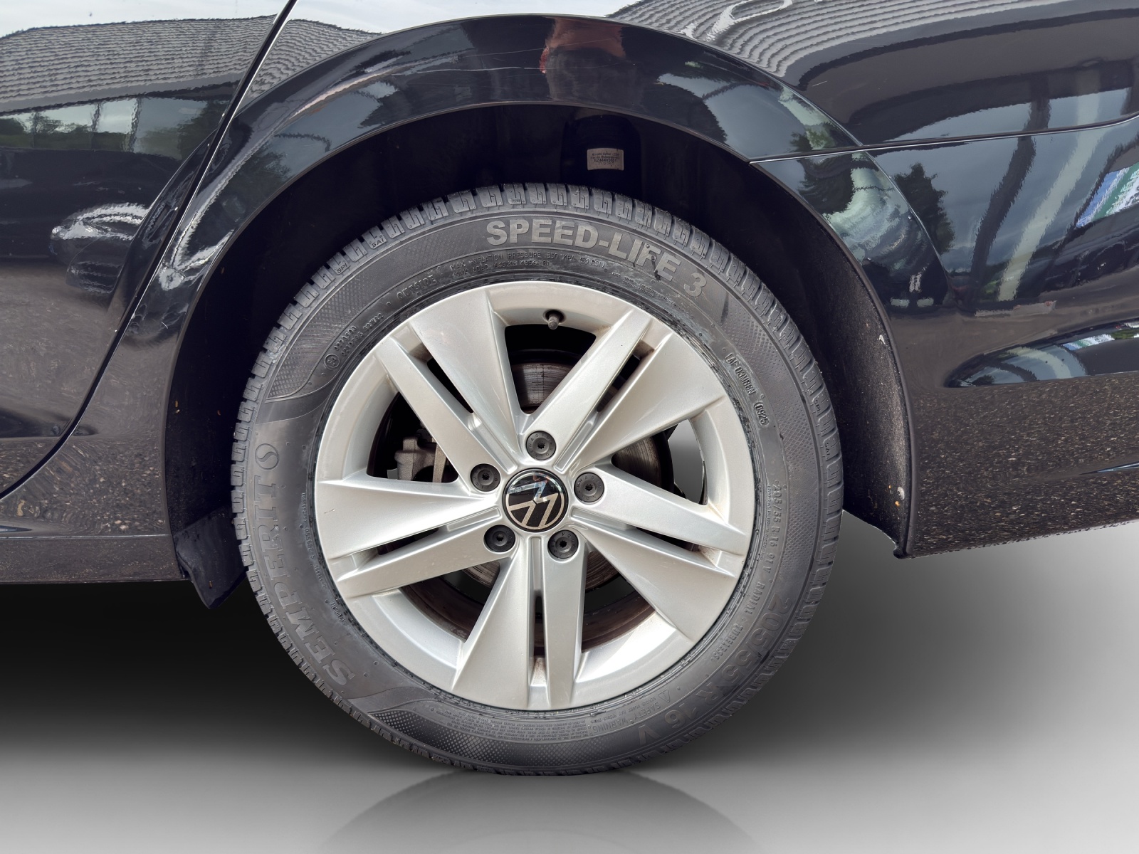 VW Golf Variant 1.5 eTSI mHEV Life DSG-image-13