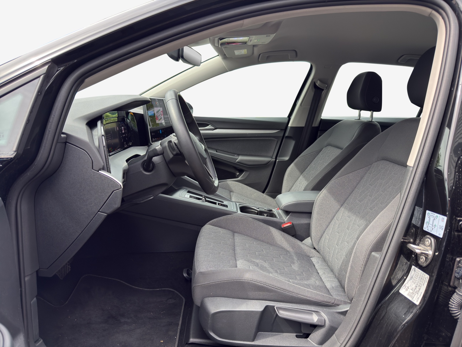 VW Golf Variant 1.5 eTSI mHEV Life DSG-image-7