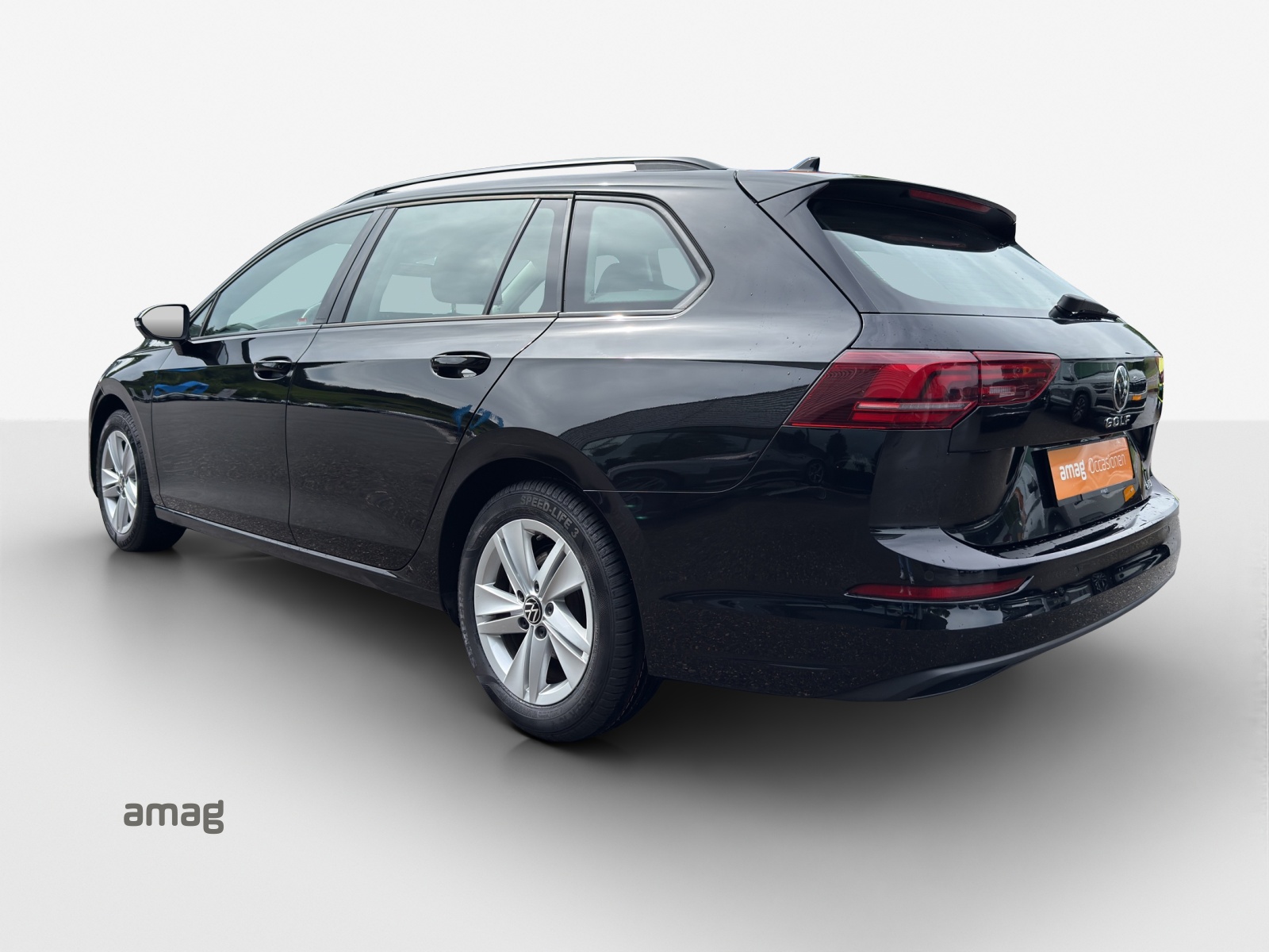 VW Golf Variant 1.5 eTSI mHEV Life DSG-image-2