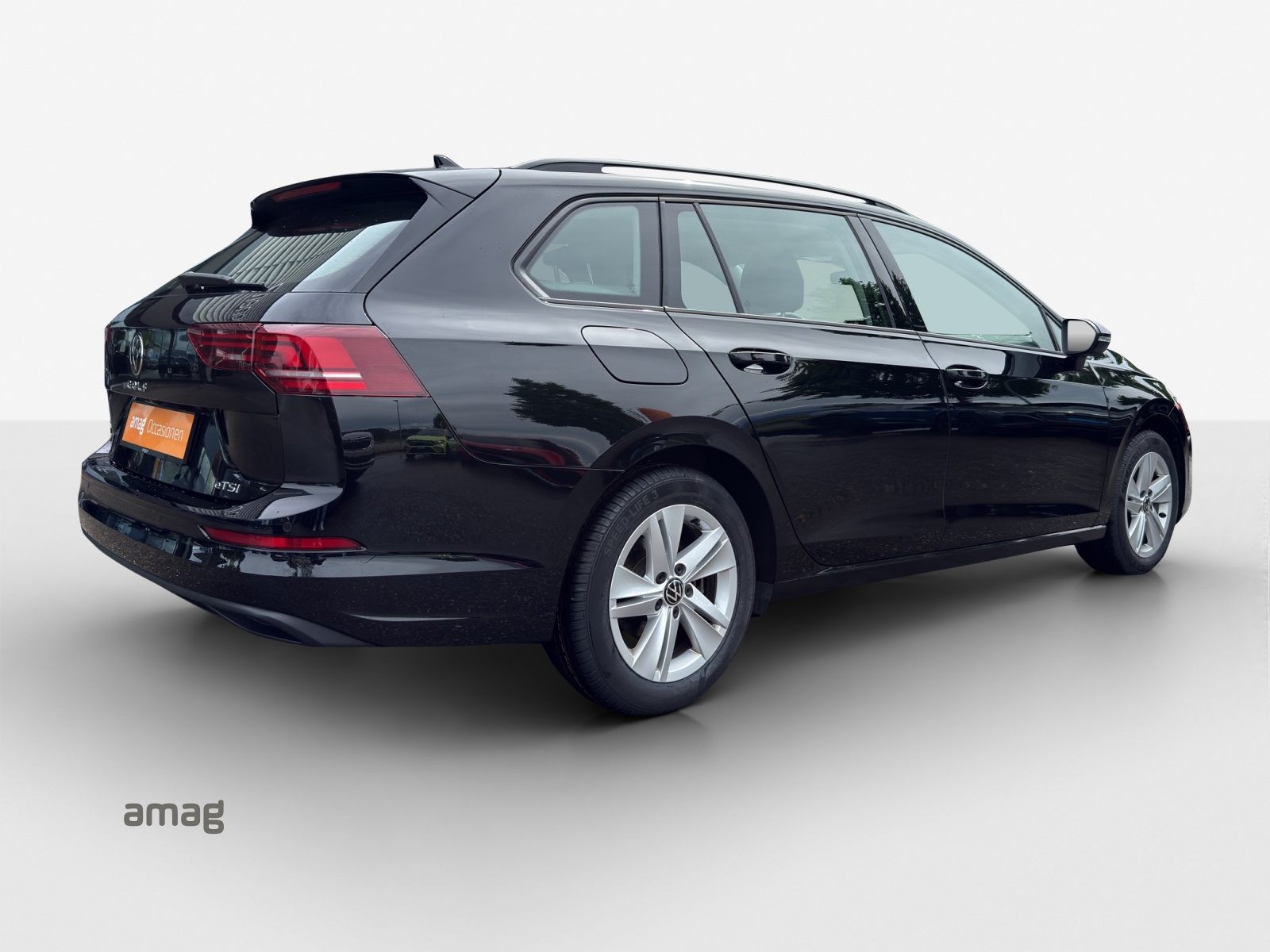 VW Golf Variant 1.5 eTSI mHEV Life DSG-image-4