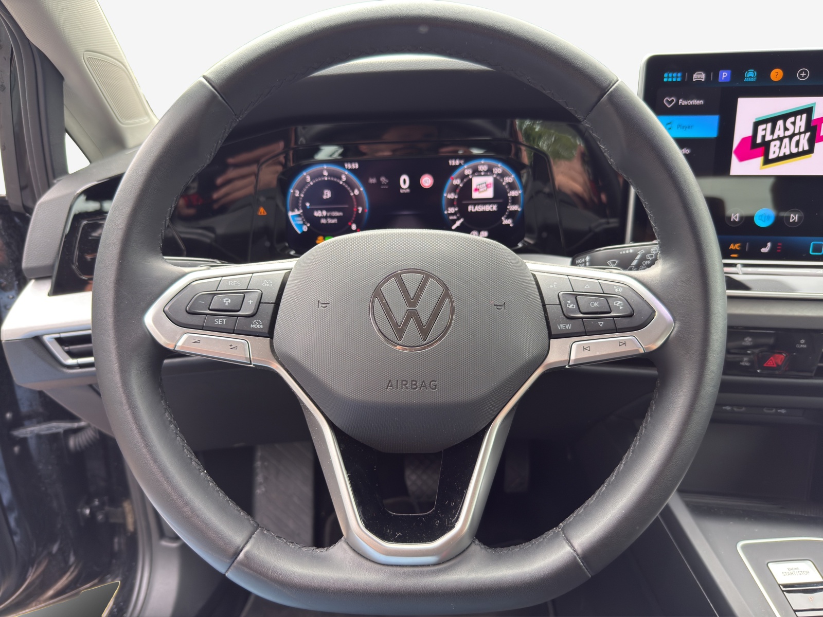 VW Golf Variant 1.5 eTSI mHEV Life DSG-image-9