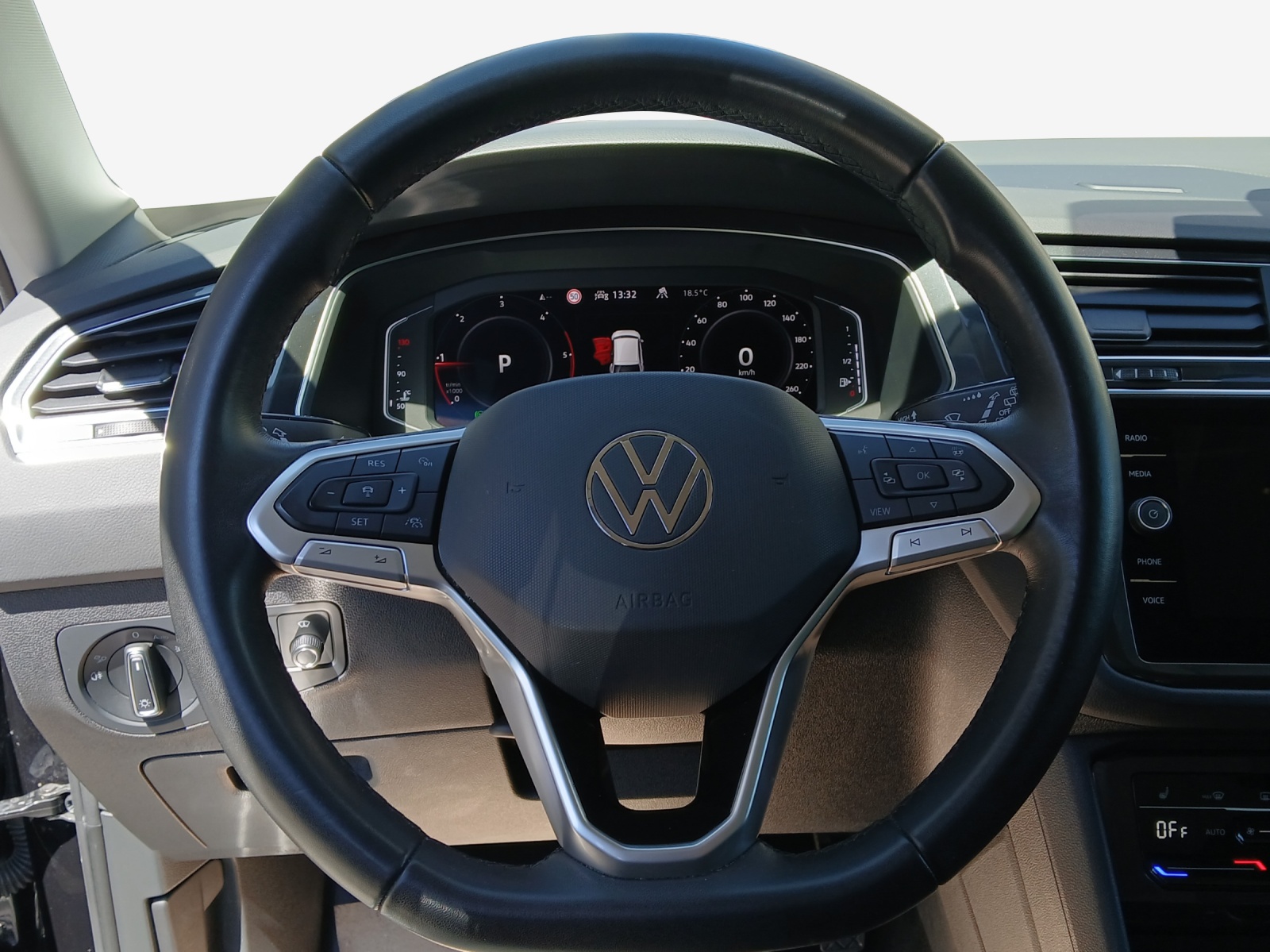 VW Tiguan 2.0 TDI SCR Elegance 4Motion DSG-image-9