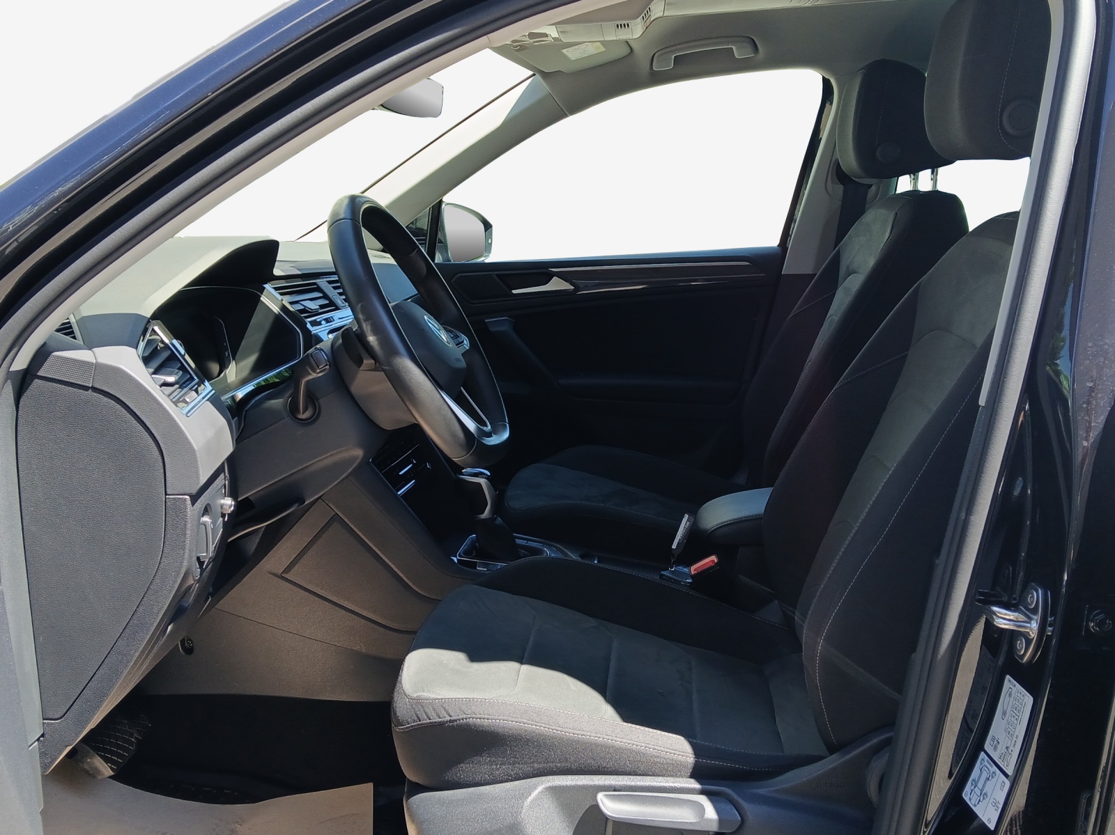 VW Tiguan 2.0 TDI SCR Elegance 4Motion DSG-image-7