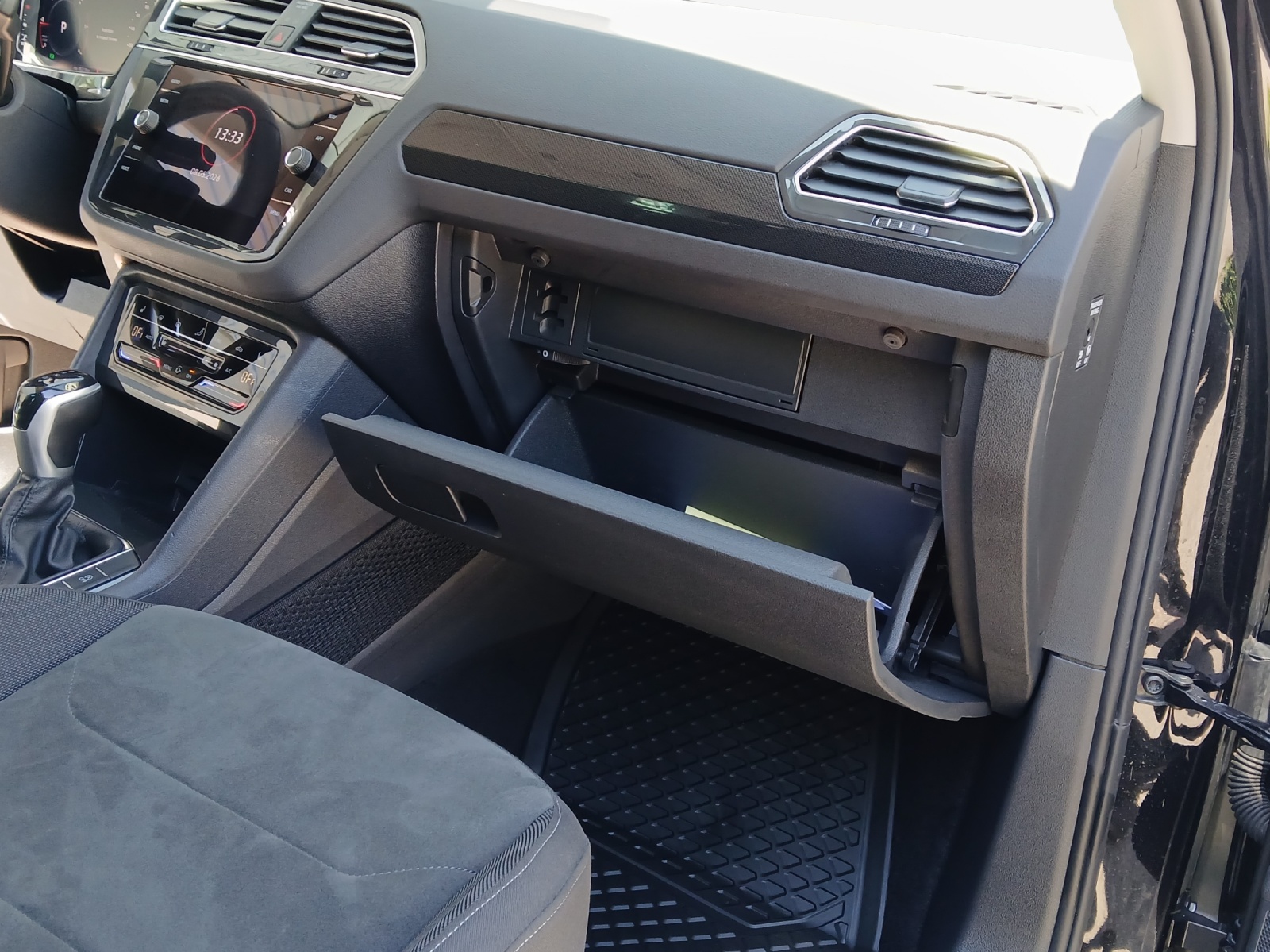 VW Tiguan 2.0 TDI SCR Elegance 4Motion DSG-image-15