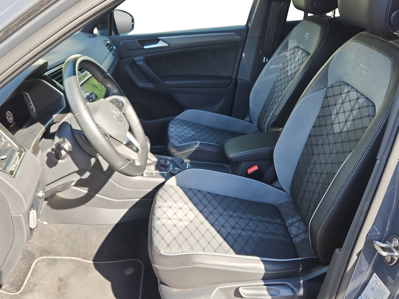 VW Tiguan 2.0 TDI SCR R-Line 4Motion DSG-image-7