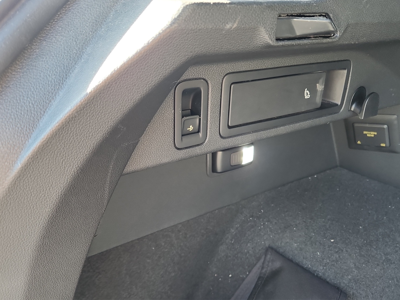 VW Tiguan 2.0 TDI SCR R-Line 4Motion DSG-image-12