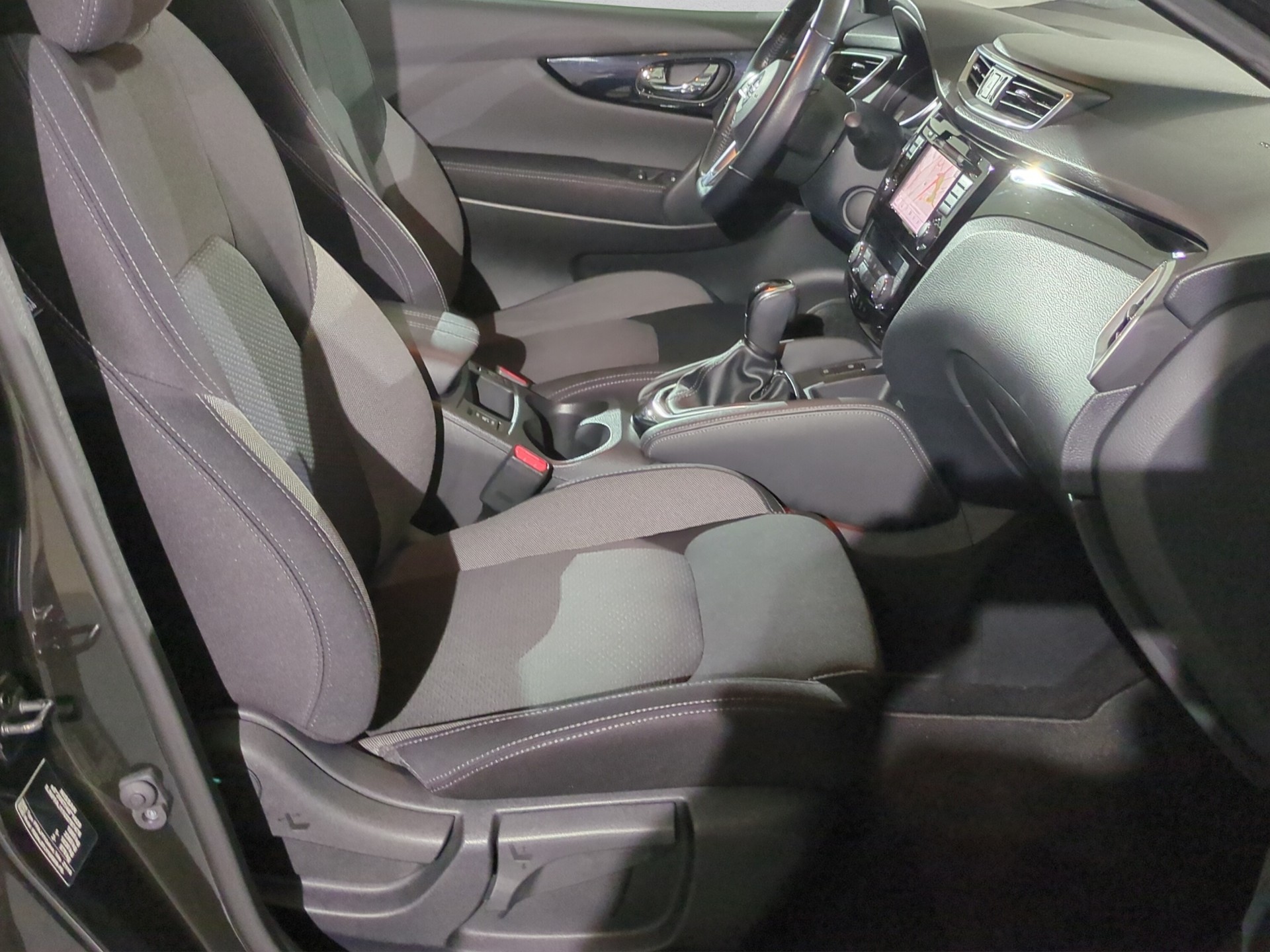 NISSAN Qashqai 1.3 DIG-T Acenta DCT-image-16