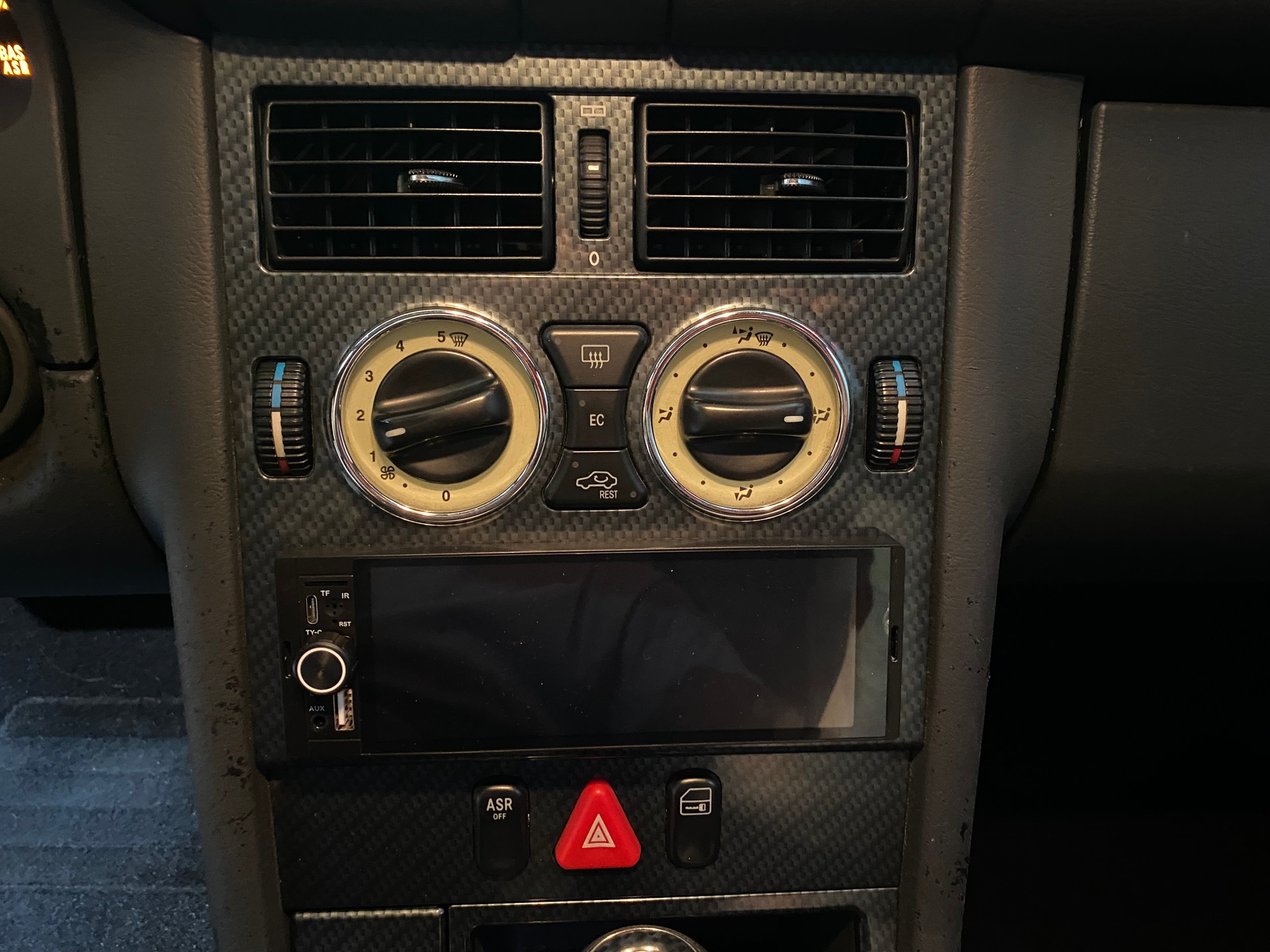 MERCEDES-BENZ SLK 200-image-18