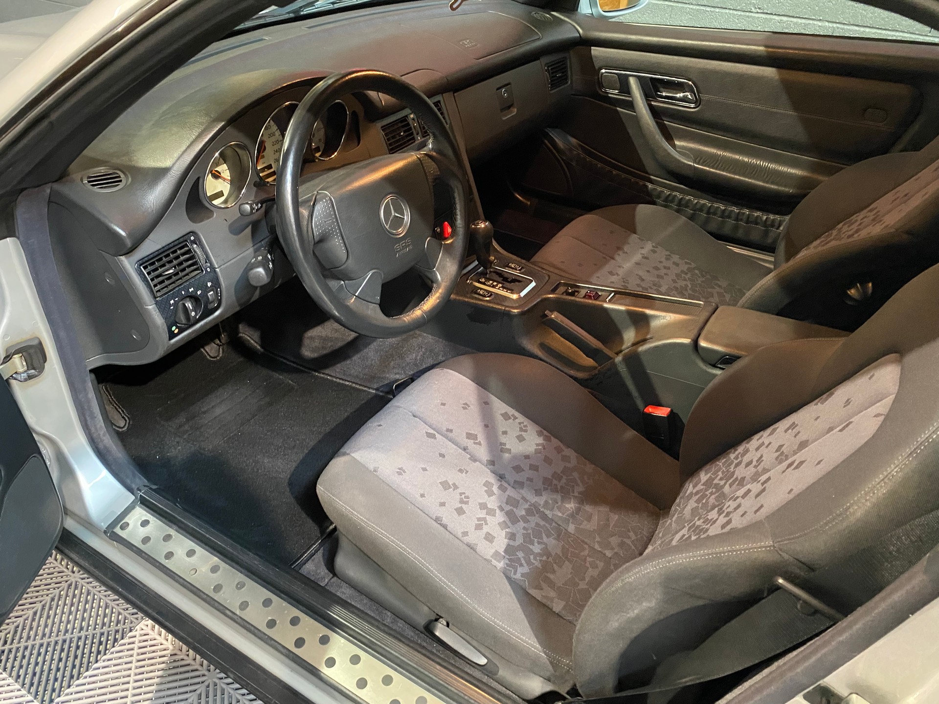 MERCEDES-BENZ SLK 200-image-14