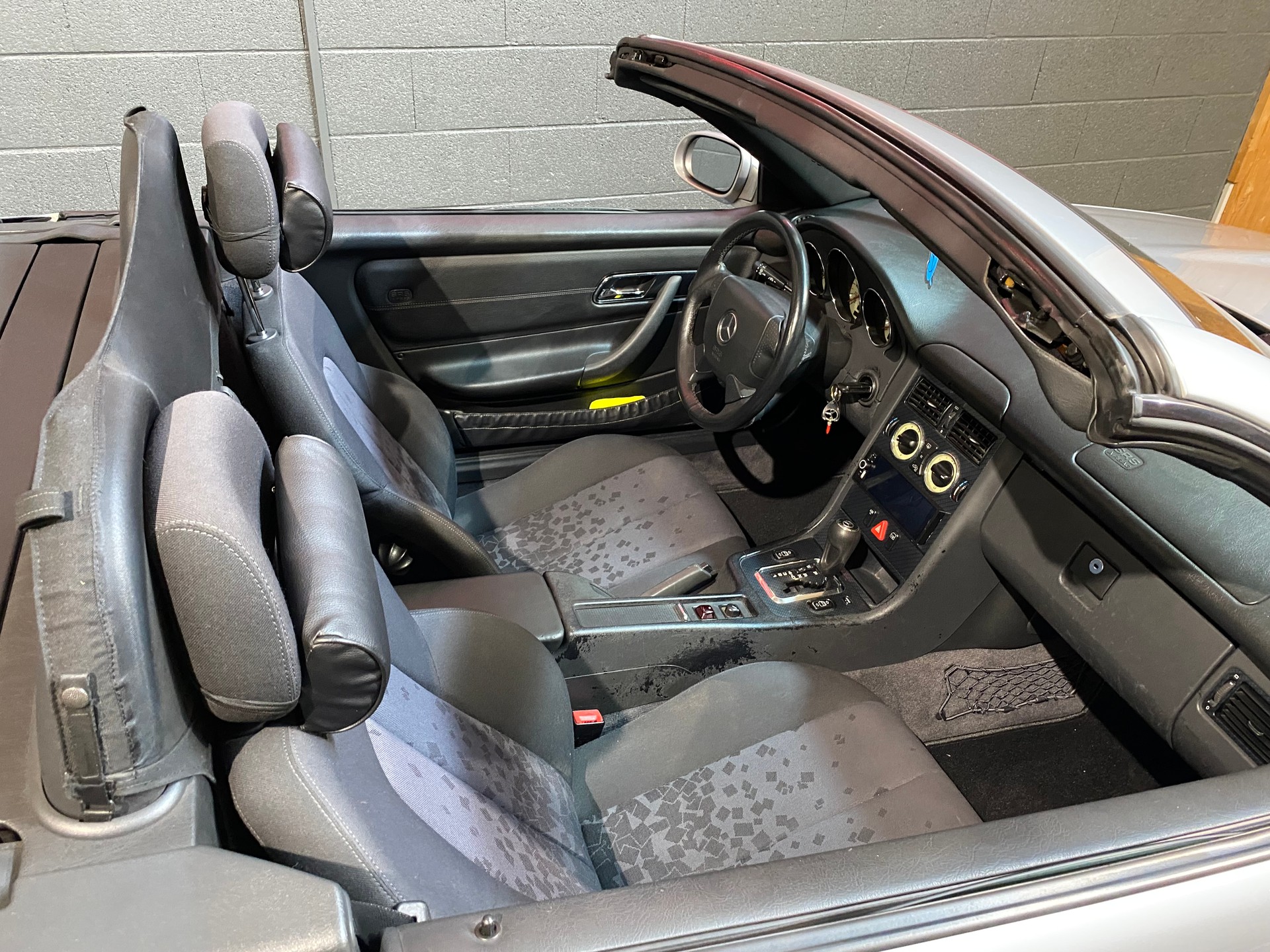 MERCEDES-BENZ SLK 200-image-10