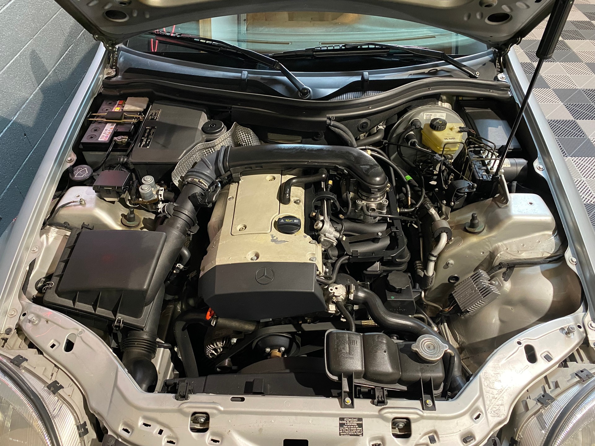 MERCEDES-BENZ SLK 200-image-23