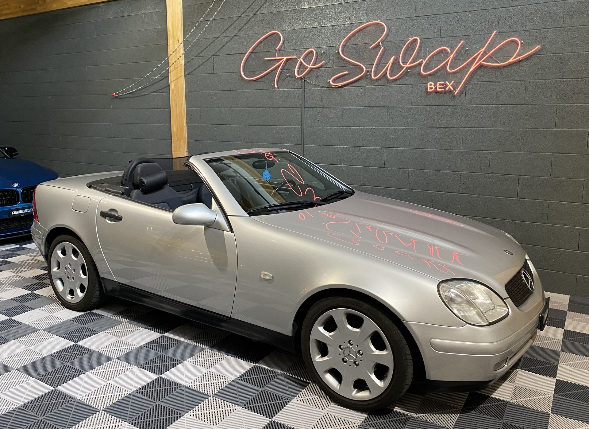 MERCEDES-BENZ SLK 200-showroom-element-1