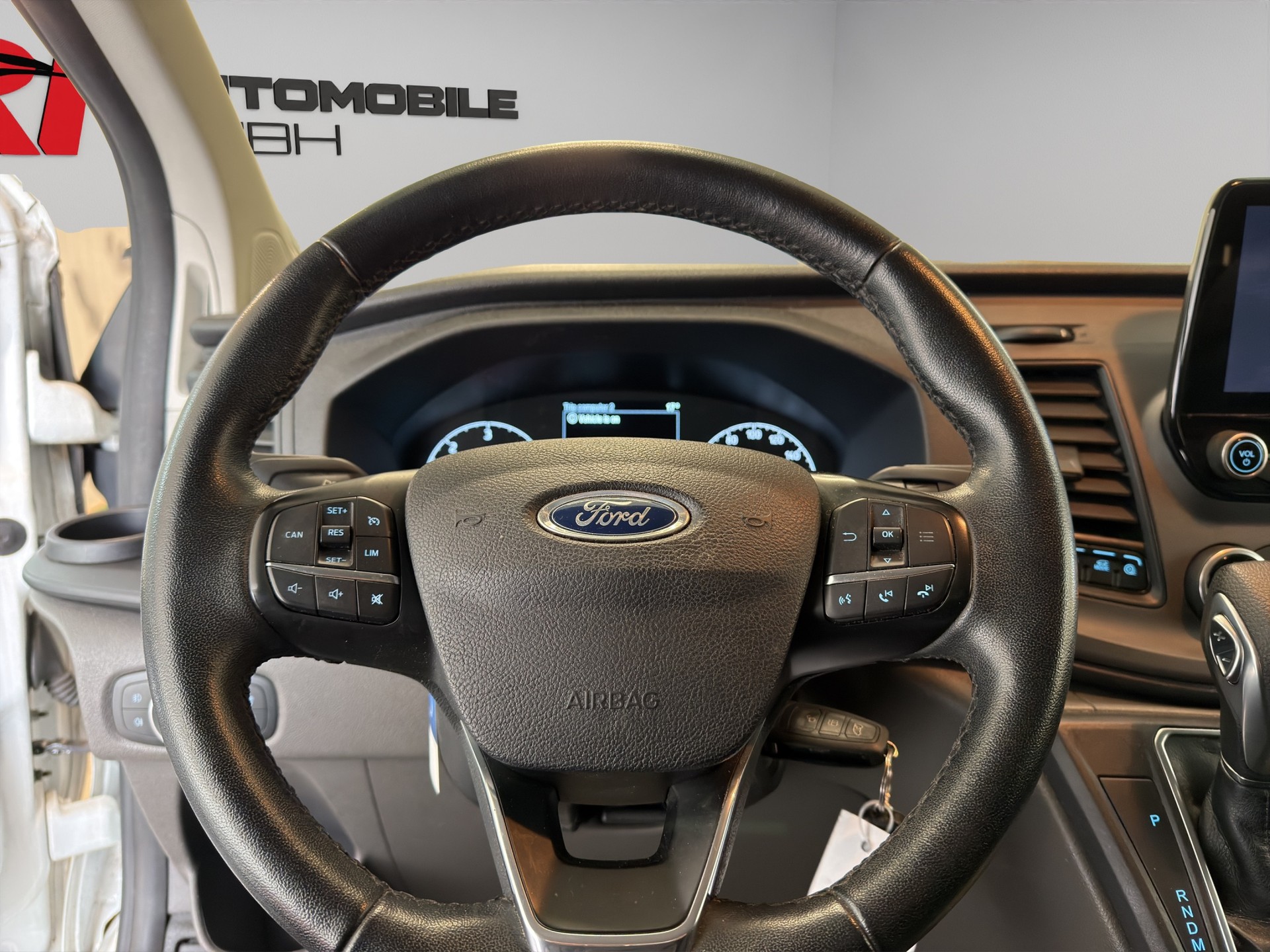 FORD Transit Custom Van 320 L1H1 Trend A-image-11