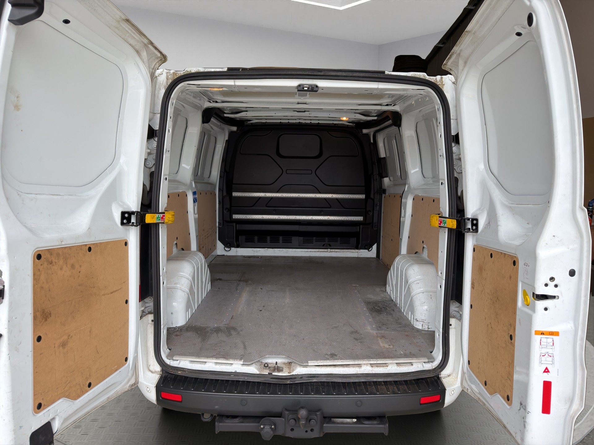 FORD Transit Custom Van 320 L1H1 Trend A-image-13
