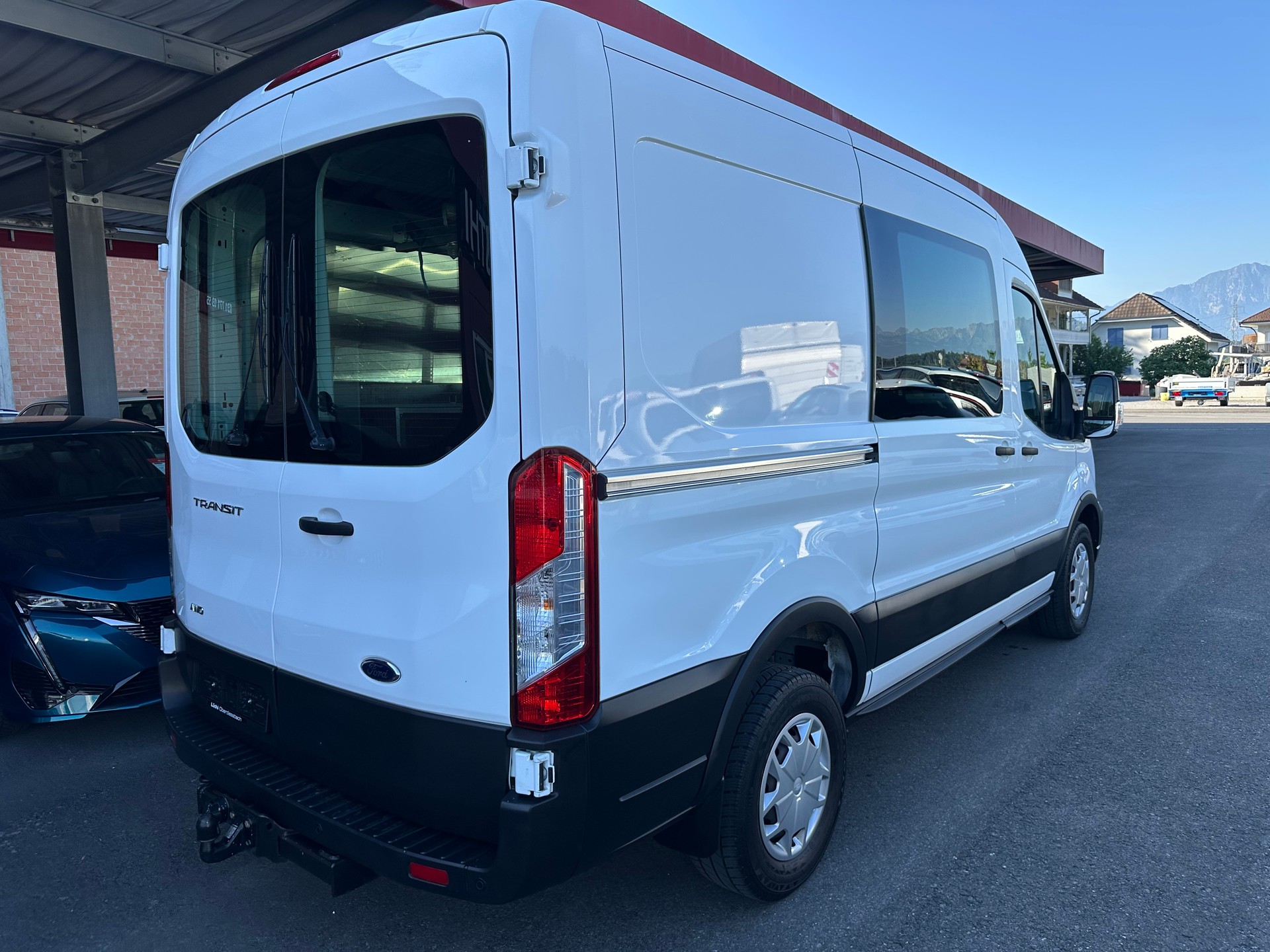 FORD Transit Van 350 L2 Trend 2.0 TDCi 130 4WD-image-2