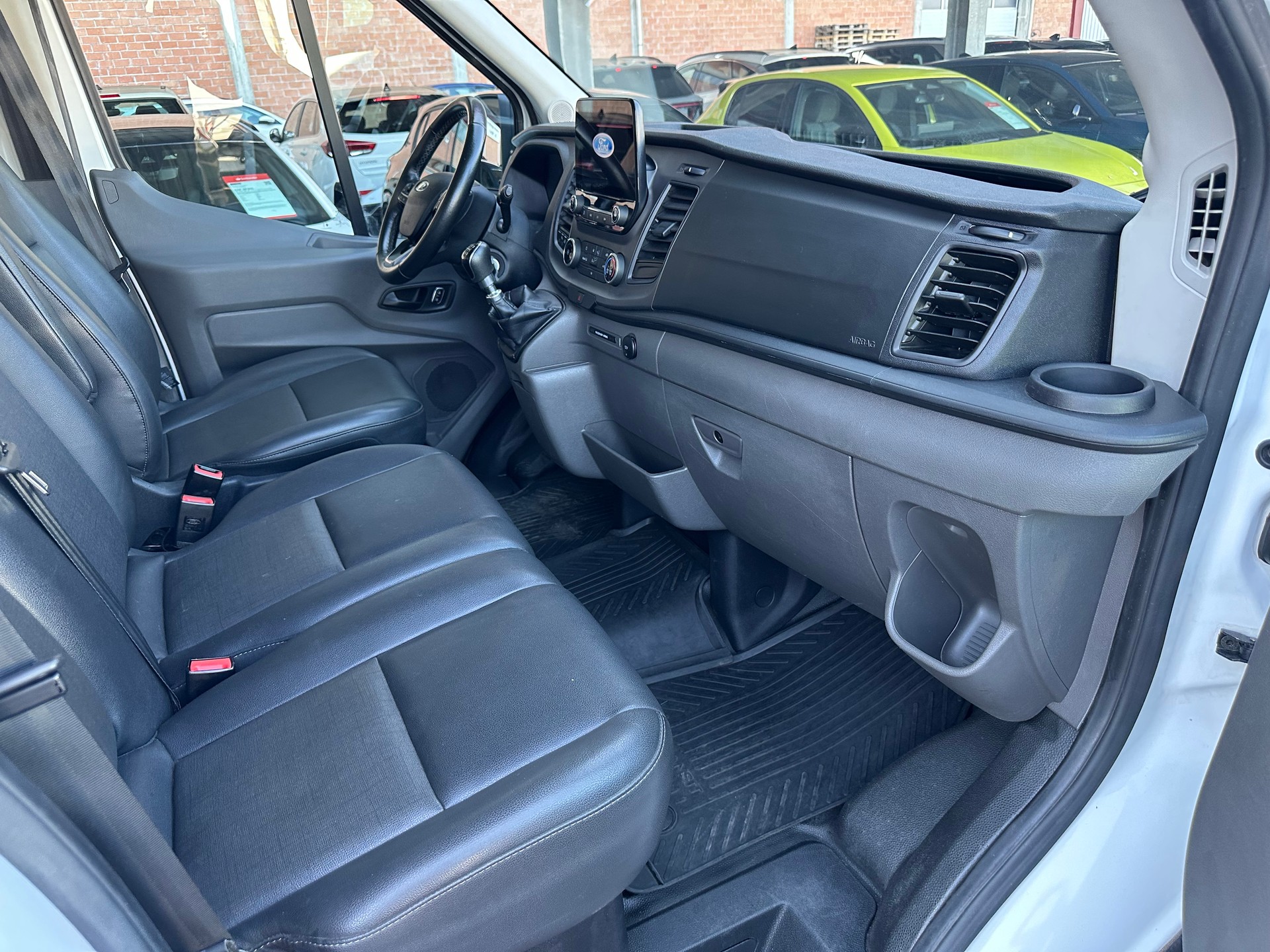 FORD Transit Van 350 L2 Trend 2.0 TDCi 130 4WD-image-4