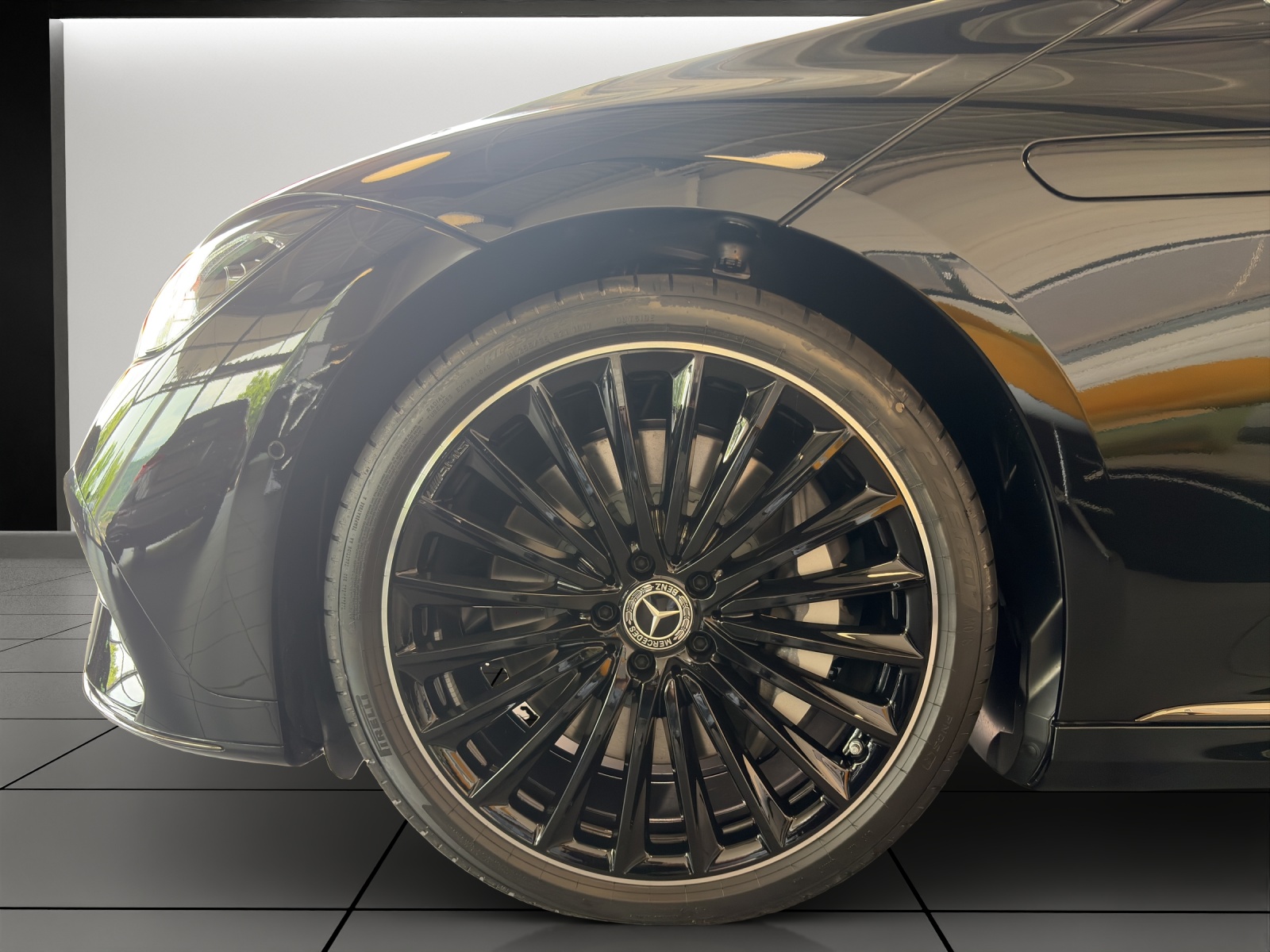 MERCEDES-BENZ EQE 350 4 Matic Exe. Ed.-showroom-element-3