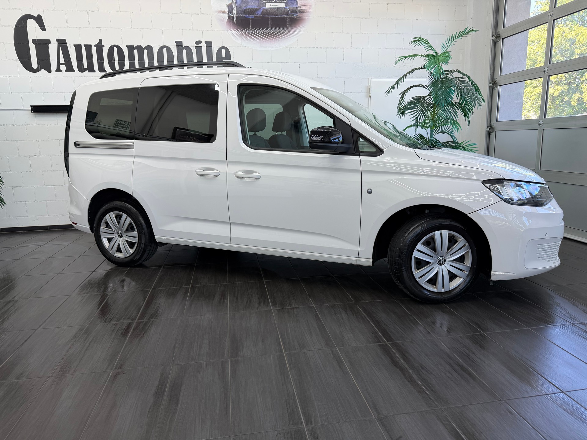 VW Caddy 2.0 TDI Life⭐️-showroom-element-2