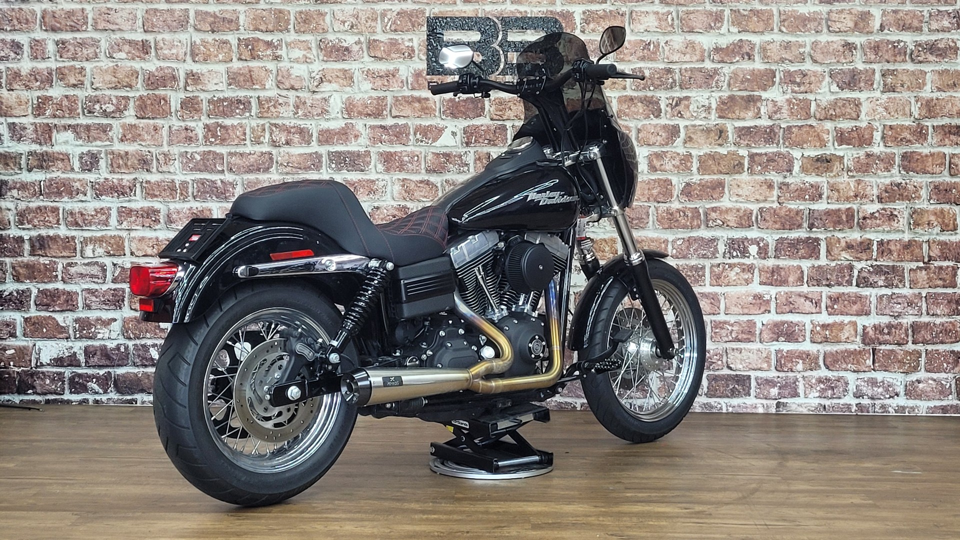 HARLEY-DAVIDSON FXDBI Dyna Street Bob-showroom-element-2