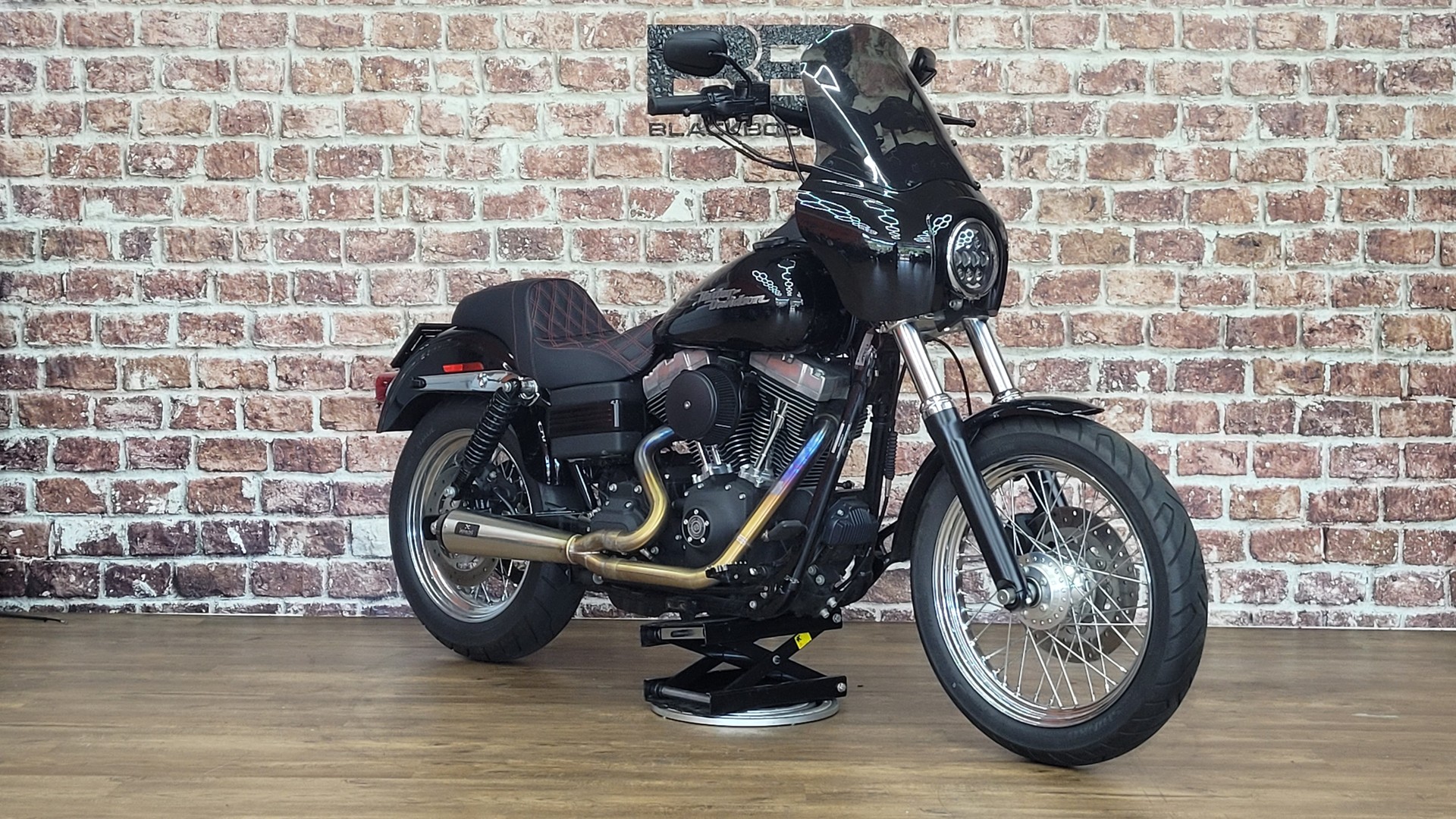HARLEY-DAVIDSON FXDBI Dyna Street Bob