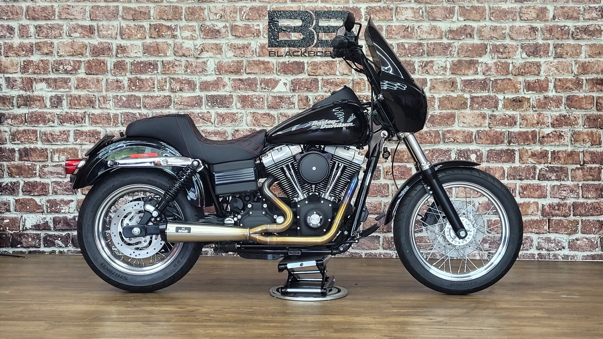 HARLEY-DAVIDSON FXDBI Dyna Street Bob-showroom-element-1