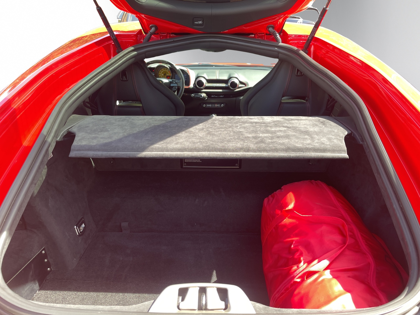 FERRARI 812 Superfast-image-18
