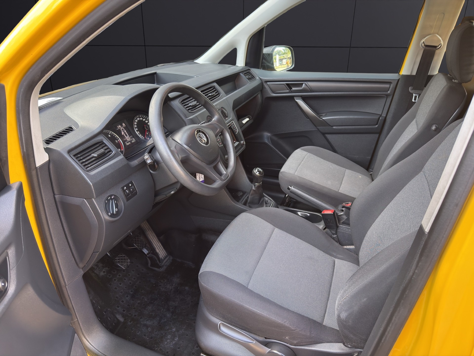 VW VW Caddy 2.0TDI 4Motion BlueMotion Technology-image-8