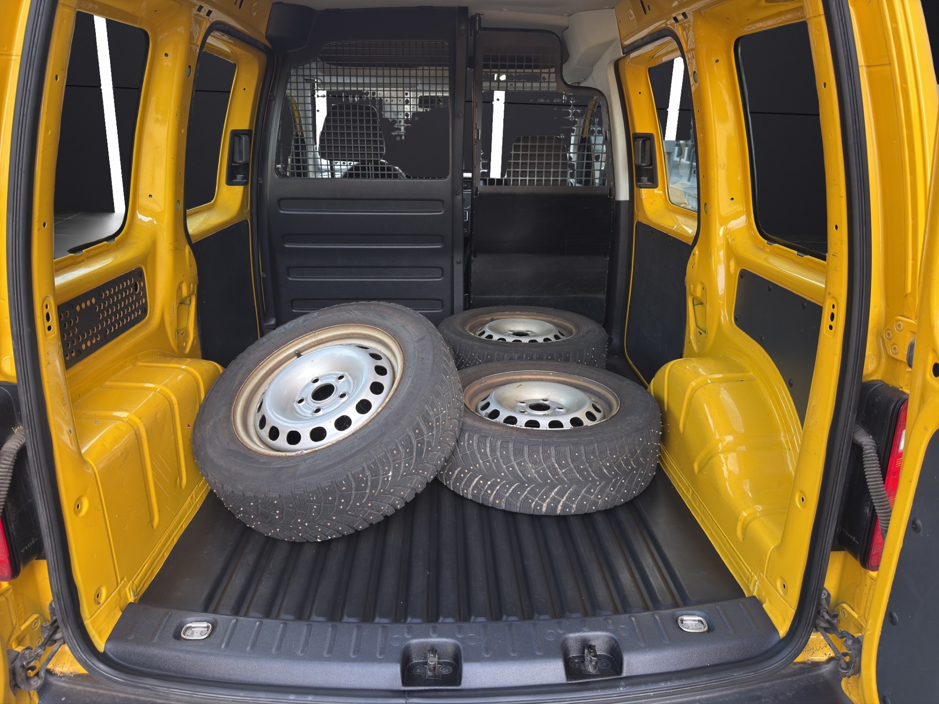 VW VW Caddy 2.0TDI 4Motion BlueMotion Technology-image-10