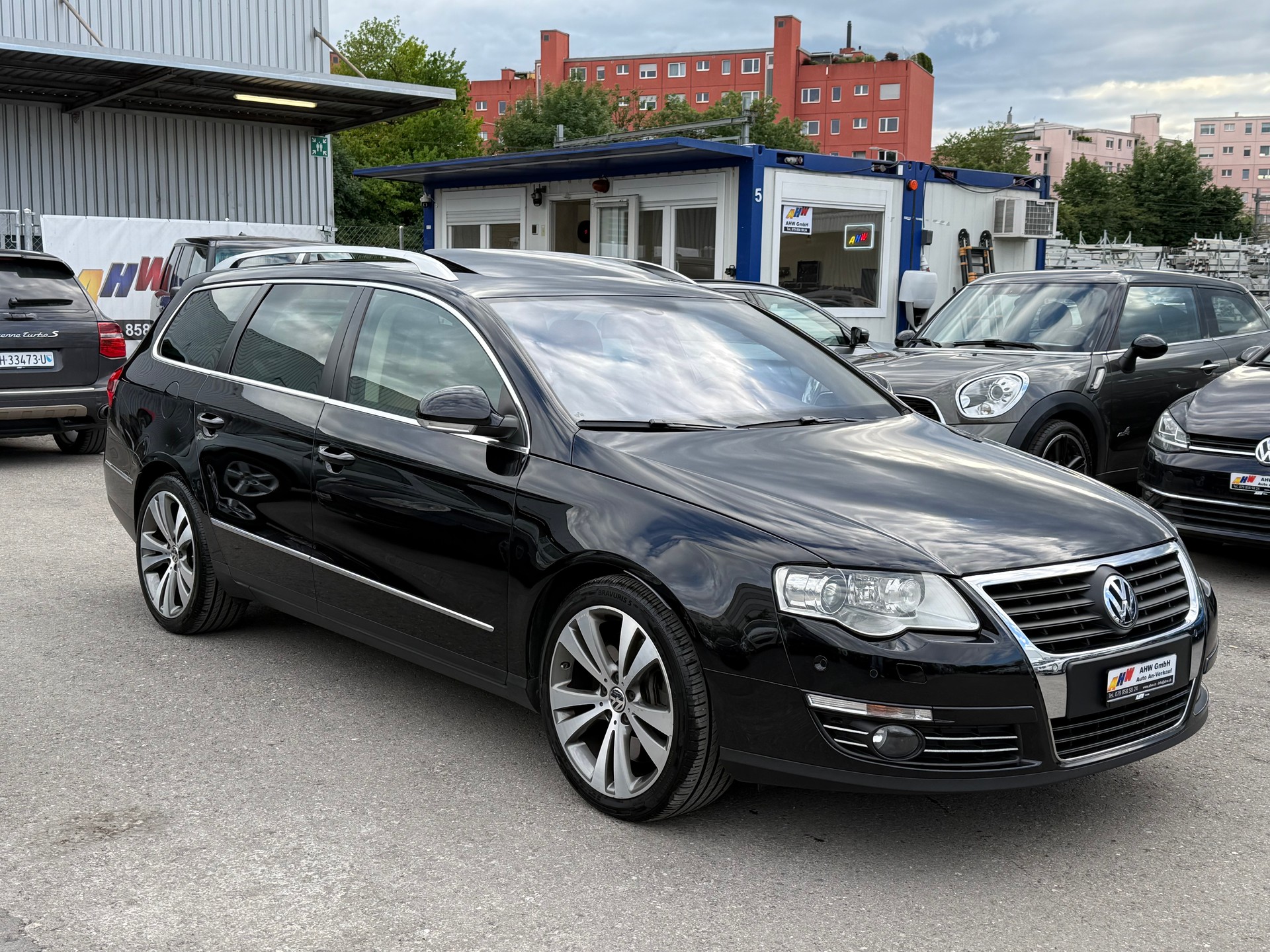 VW Passat Variant 3.2 V6 FSI Highline 4Motion / Ab MFK / AHK 2200kg / Rückfahrkamera / Navi / Schiebedach-image-2