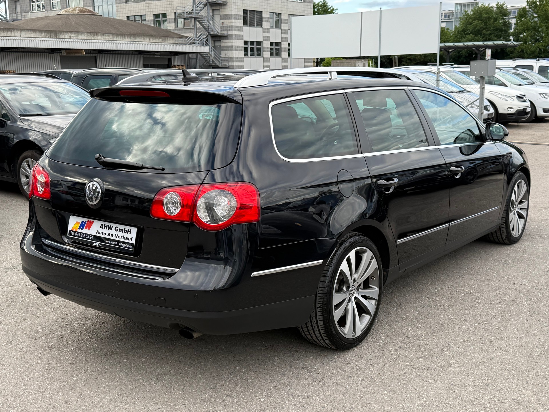 VW Passat Variant 3.2 V6 FSI Highline 4Motion / Ab MFK / AHK 2200kg / Rückfahrkamera / Navi / Schiebedach-image-3