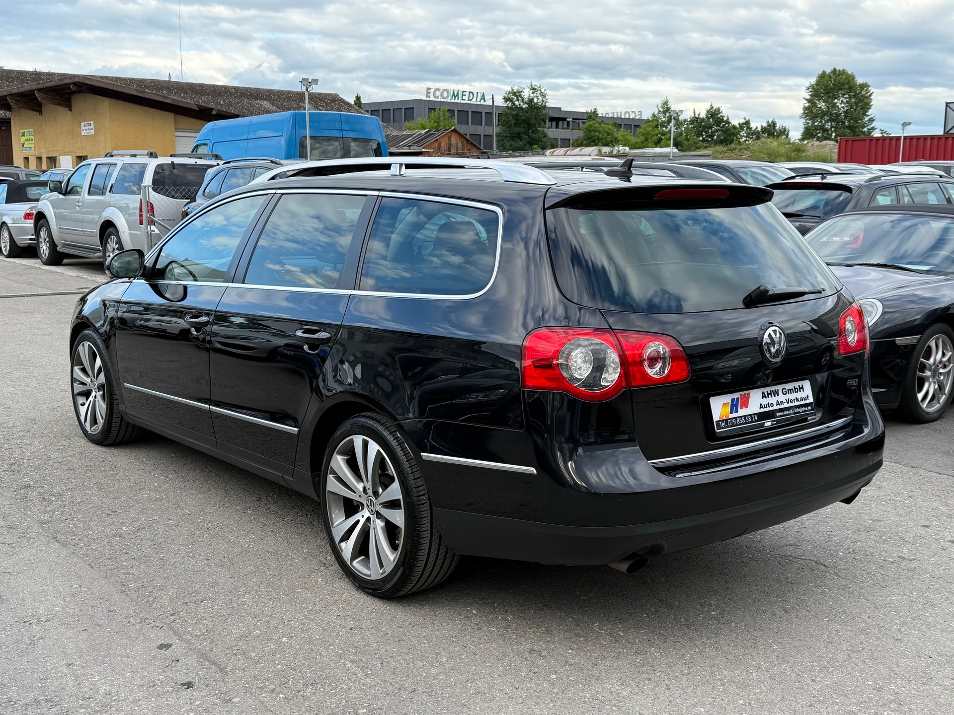 VW Passat Variant 3.2 V6 FSI Highline 4Motion / Ab MFK / AHK 2200kg / Rückfahrkamera / Navi / Schiebedach-image-5