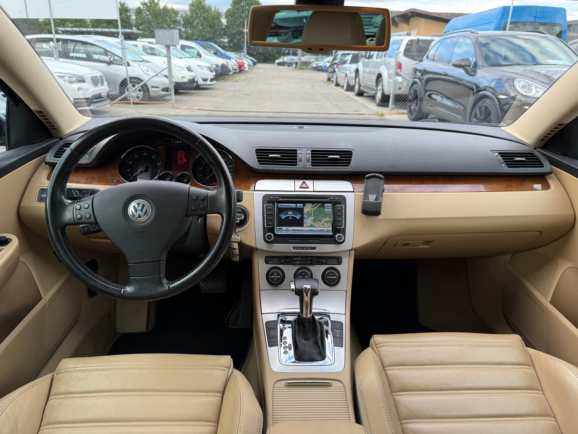 VW Passat Variant 3.2 V6 FSI Highline 4Motion / Ab MFK / AHK 2200kg / Rückfahrkamera / Navi / Schiebedach-image-9
