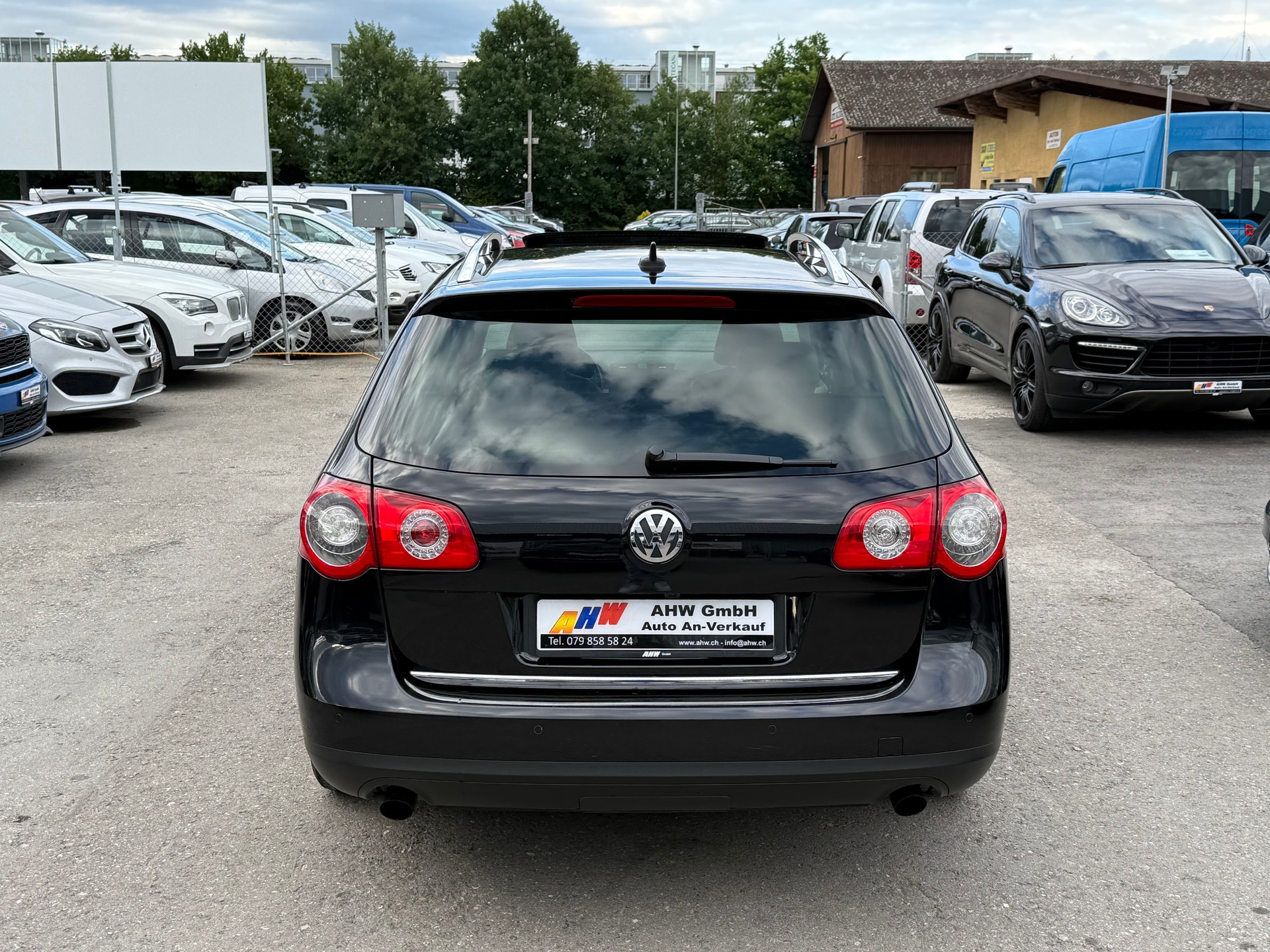 VW Passat Variant 3.2 V6 FSI Highline 4Motion / Ab MFK / AHK 2200kg / Rückfahrkamera / Navi / Schiebedach-image-4