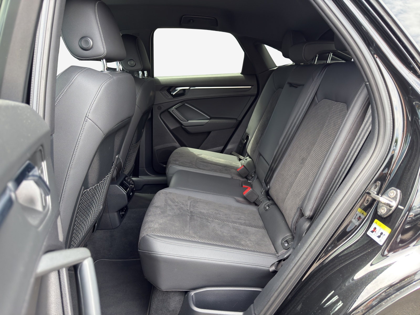 AUDI Q3 Sportback 35 TFSI S line Attraction S-tronic-image-11
