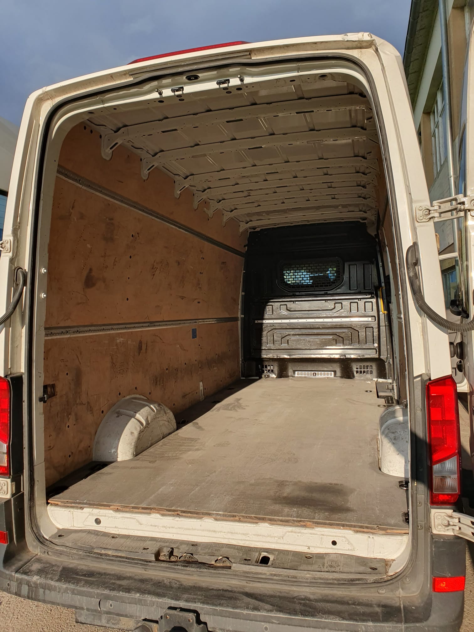 VW Crafter 35 2.0 TDI L4 4Motion-image-4
