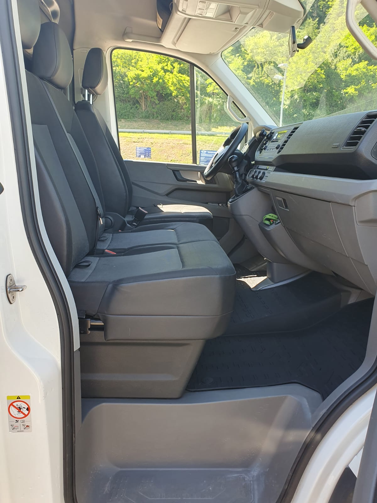 VW Crafter 35 2.0 TDI L4 4Motion-image-5