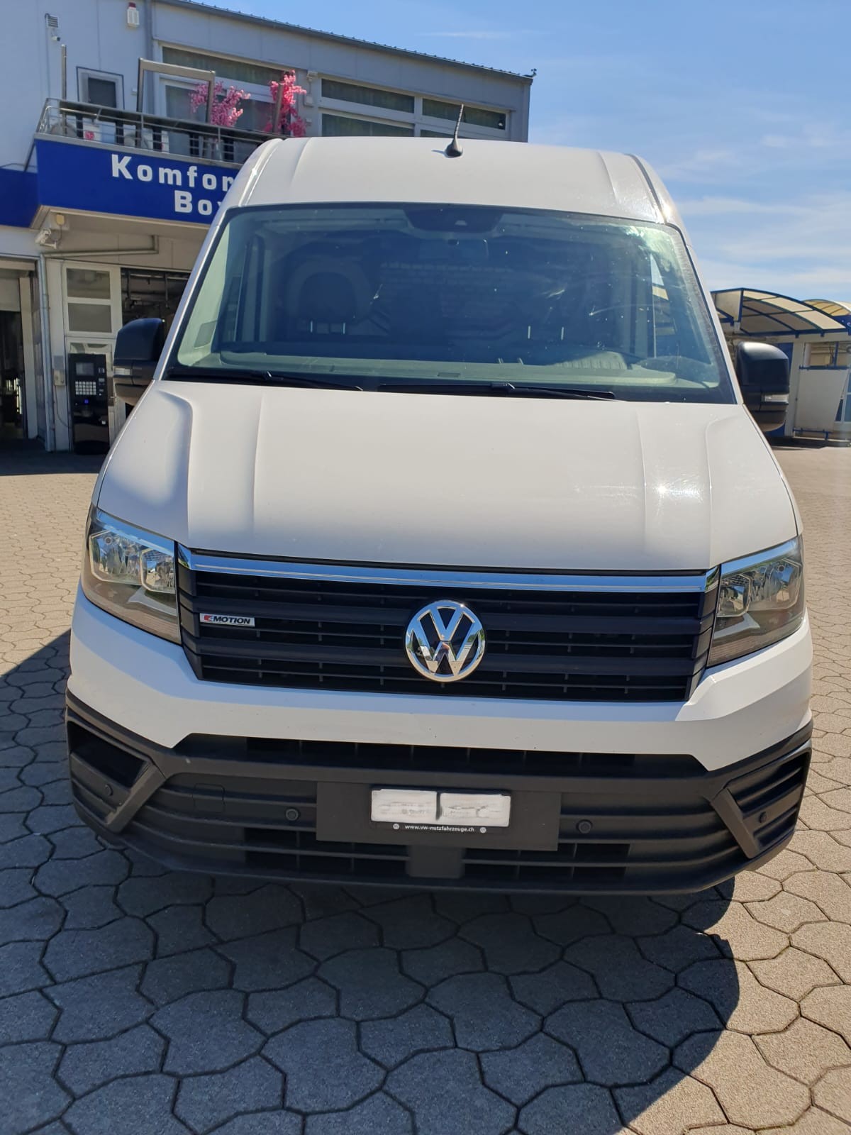 VW Crafter 35 2.0 TDI L4 4Motion-image-2