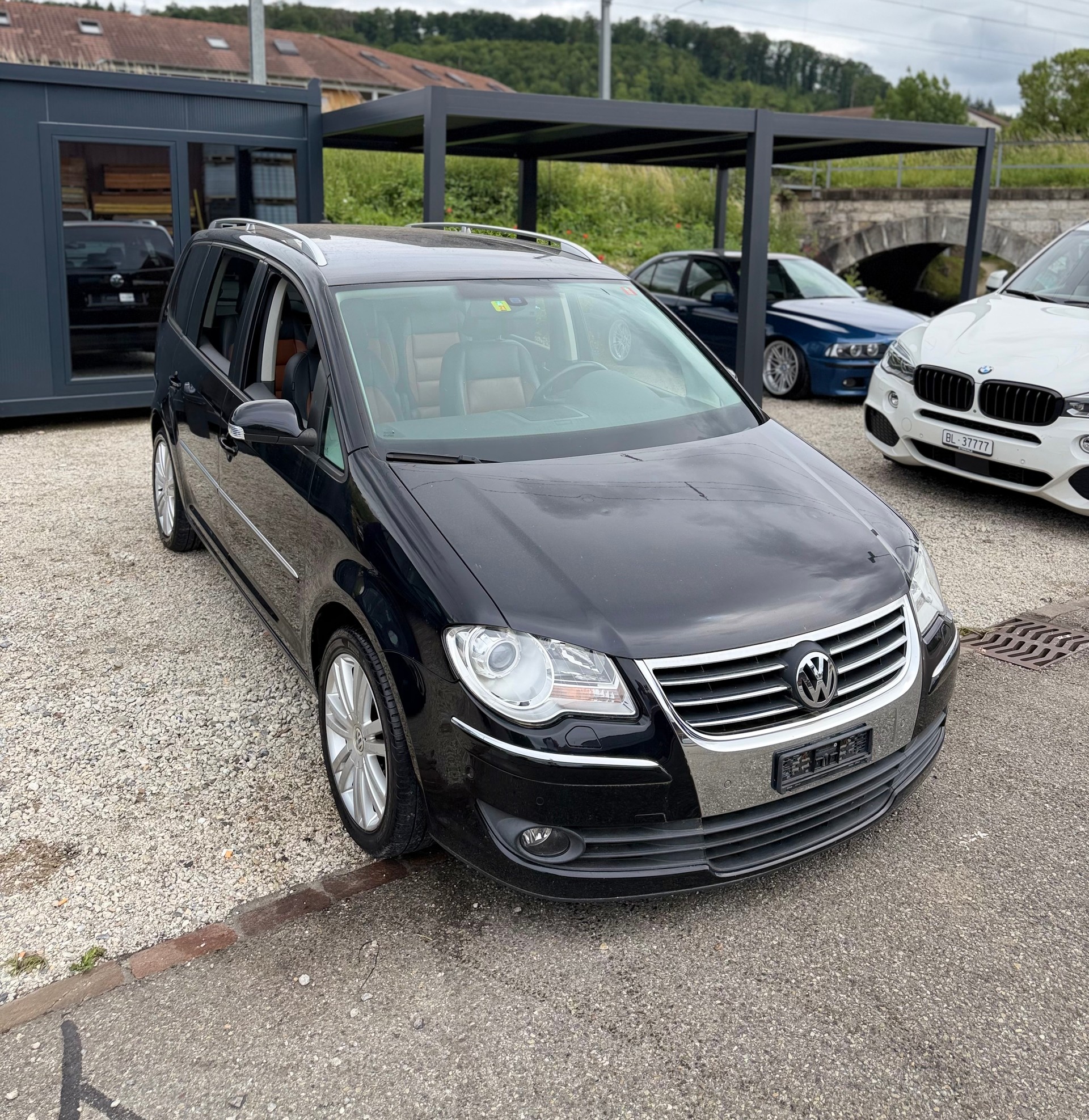 VW Touran 1.4 TSI Highline-image-1