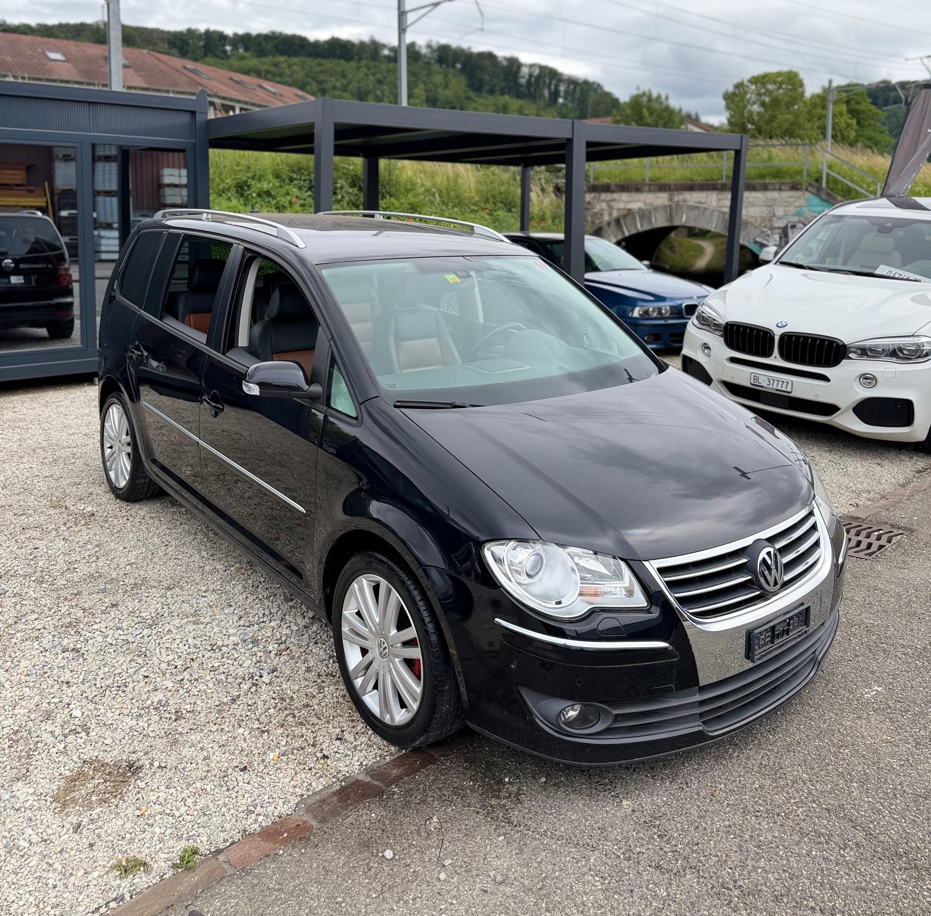VW Touran 1.4 TSI Highline-image-2