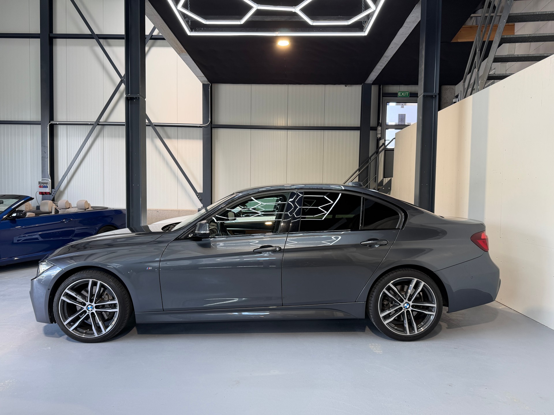 BMW 340i xDrive Edition M Sport Steptronic-image-4