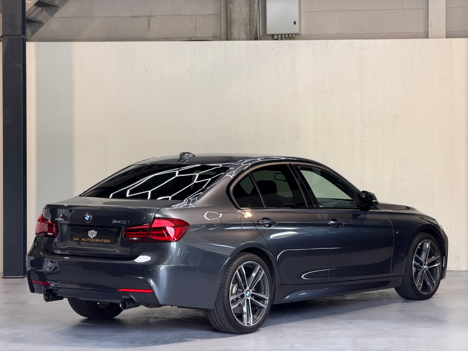 BMW 340i xDrive Edition M Sport Steptronic-image-5