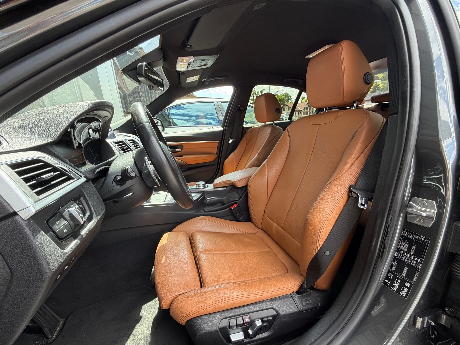 BMW 340i xDrive Edition M Sport Steptronic-image-11