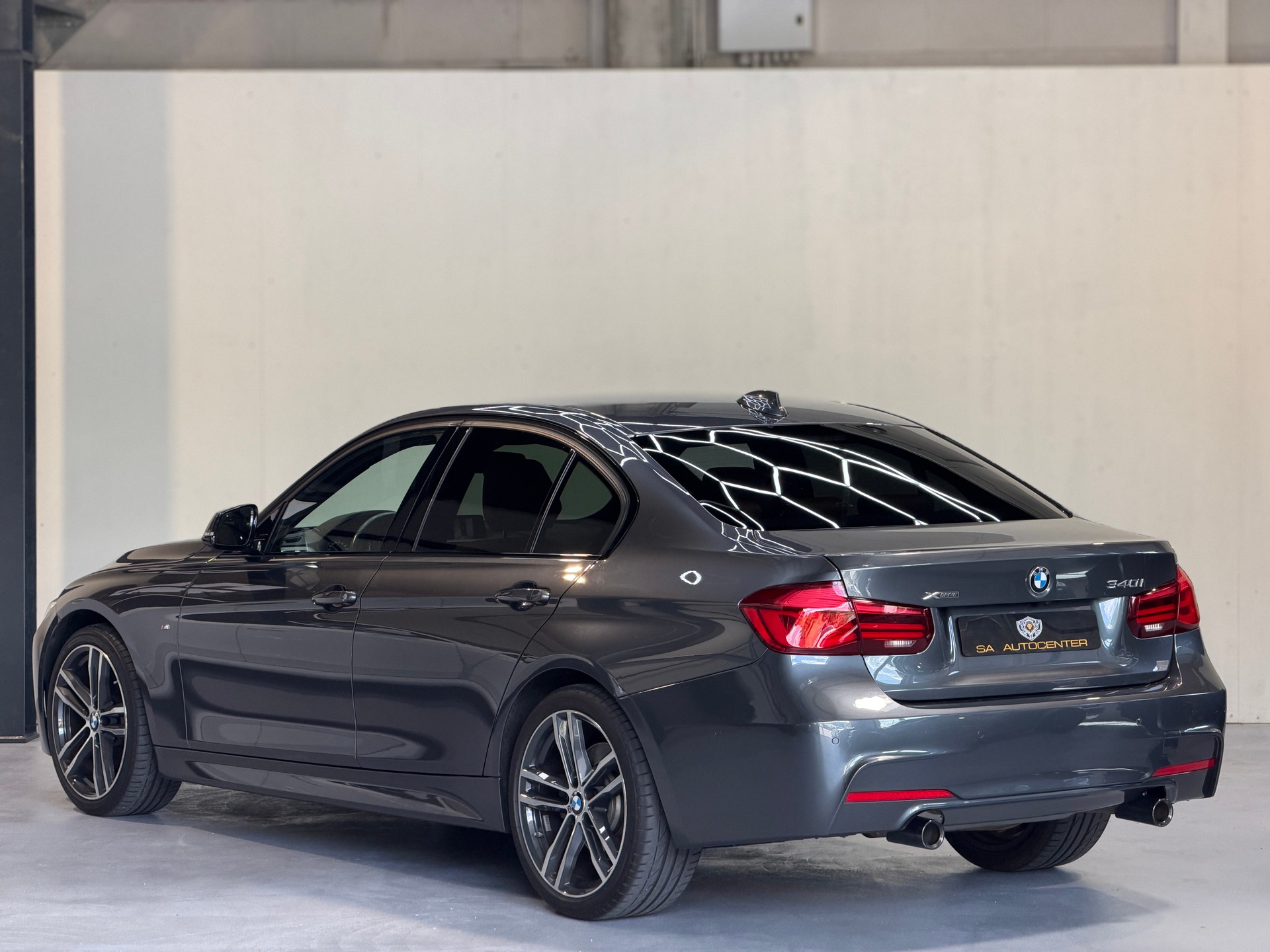 BMW 340i xDrive Edition M Sport Steptronic-image-6