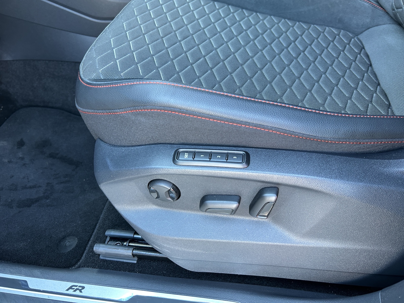 SEAT Tarraco 1.4 e-HYBRID DSG FR - Anhängevorrichtung - 360° Kamera - Garantie-image-12