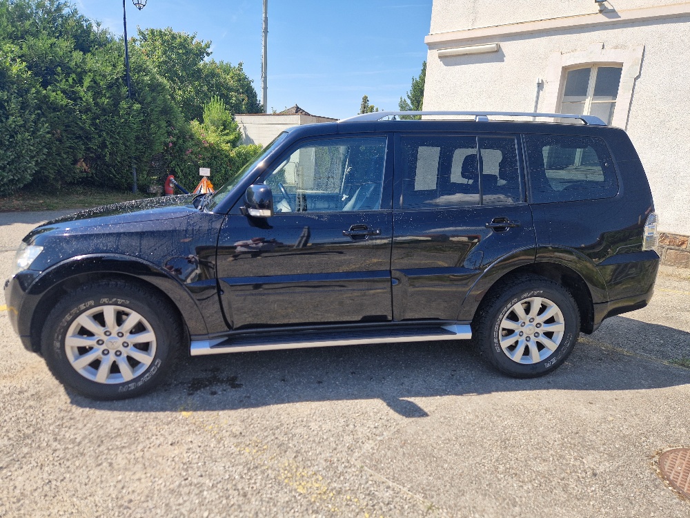 MITSUBISHI Pajero 3.2 DI-D Instyle Automatic-image-2