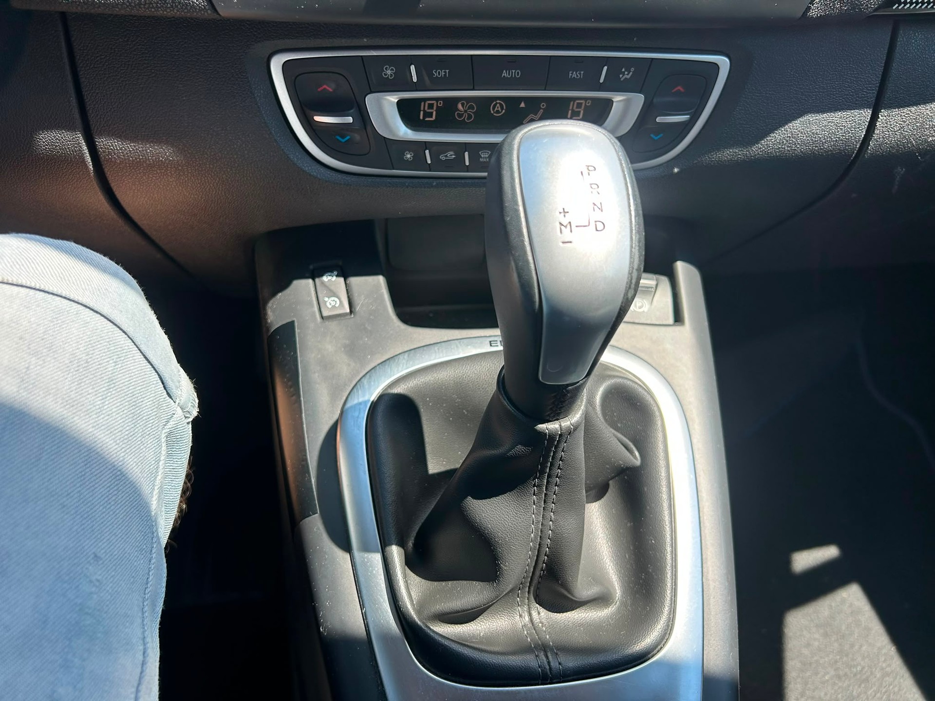 RENAULT Scénic 1.5 dCi Dynamique EDC-image-10