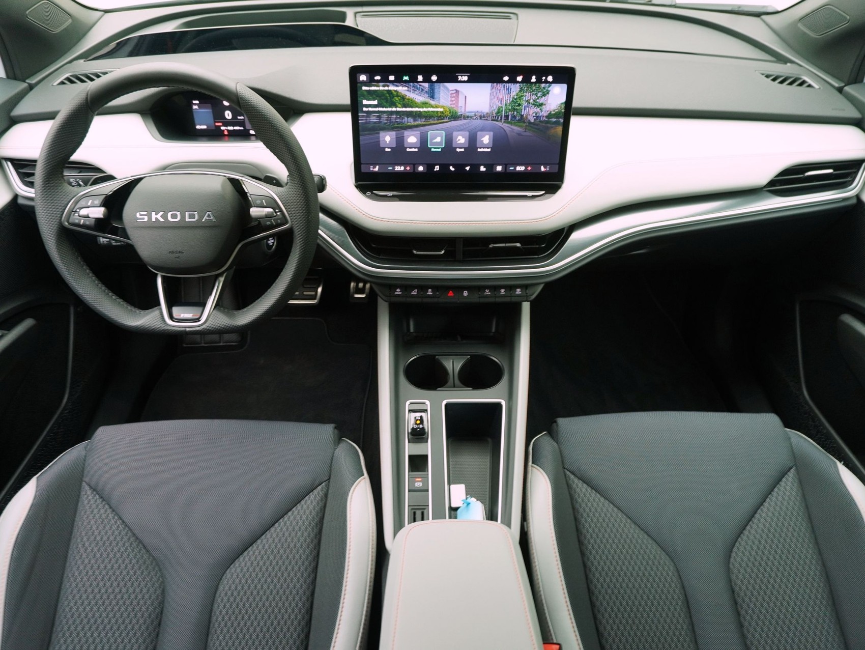 SKODA Elroq 85 First Edition **Skoda Werksgarantie bis 04/2030**-image-11
