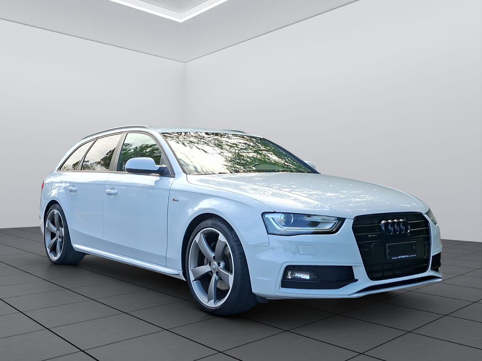 AUDI A4 Avant 2.0 TFSI quattro s-tronic-image-2
